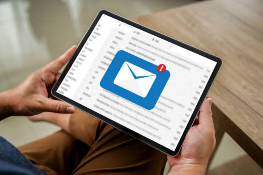 Taking advantage of Response Rates for Email-based Surveys